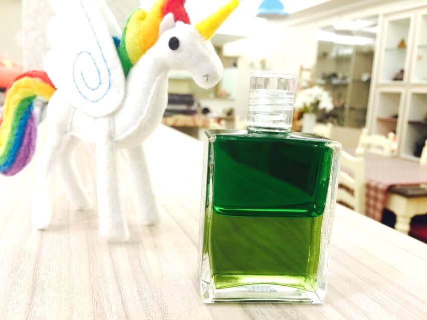 為什麼平衡油會變色？不同瓶子的差別是什麼？靈性彩油50問(第二回)
