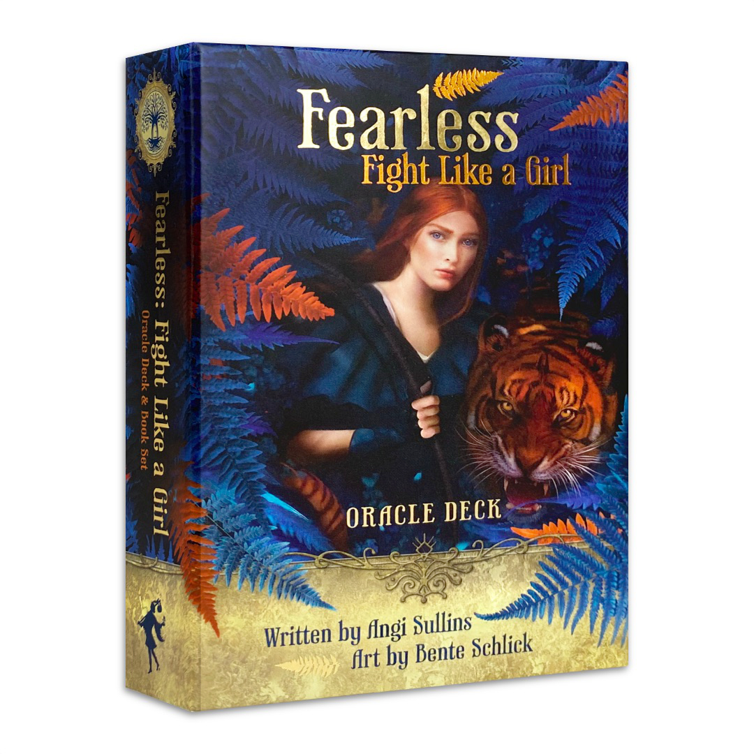 無畏戰女神諭卡｜Fearless Fight Like A Girl Oracle Deck｜44 張鍍金邊牌卡與104 頁精美插圖說明手冊,贈中文翻譯